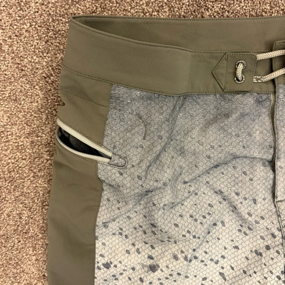 Vineyard Vines Mens Swim Trunks Shorts Size 34 Gray Zipped Pocket Drawstring EUC